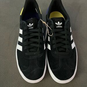 Men and Women’s Adidas gazelle adv black with la Lakers colors.